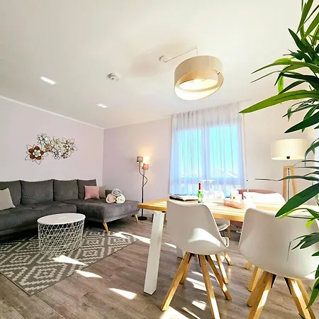 Lägenhet Wunderschoen-wohnen-im-apartment-rooftop