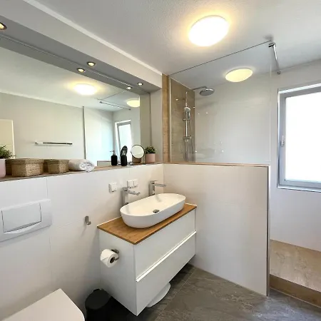 Wunderschoen-wohnen-im-apartment-rooftop * دريسدن